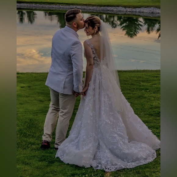 Beautiful Isabelle Armstrong Consuelo Gown size 2 (Altered) in Ivory. - Picture 1 of 9